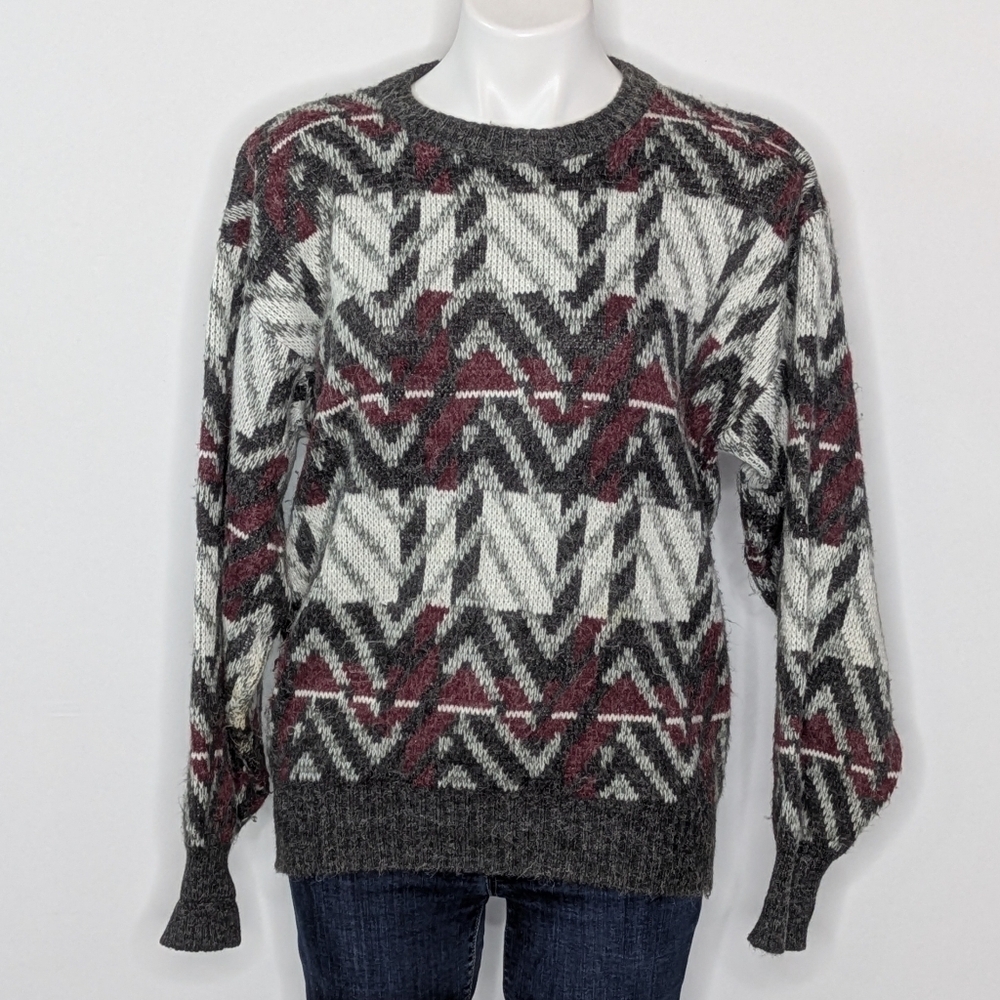 ✨3/$15 Vintage Boundary Waters White Grey Maroon Chevron Sweater M